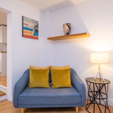 Modern Apt Near Gardens With Large Decking Area - Vivre Retreats Bournemouth Ngoại thất bức ảnh