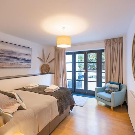 Modern Apt Near Gardens With Large Decking Area - Vivre Retreats Bournemouth Ngoại thất bức ảnh