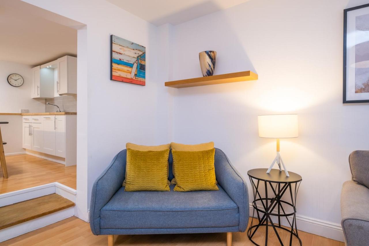 Modern Apt Near Gardens With Large Decking Area - Vivre Retreats Bournemouth Ngoại thất bức ảnh