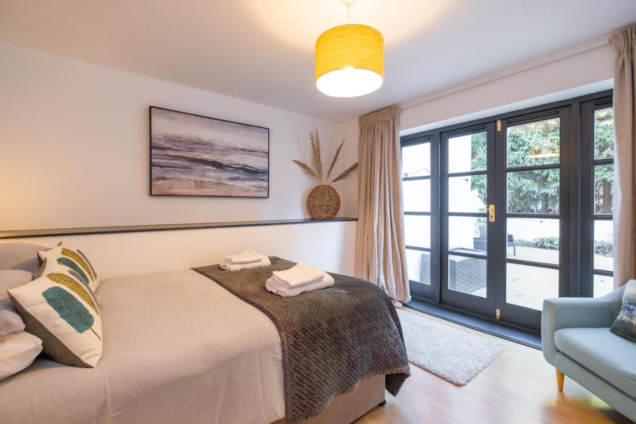 Modern Apt Near Gardens With Large Decking Area - Vivre Retreats Bournemouth Ngoại thất bức ảnh