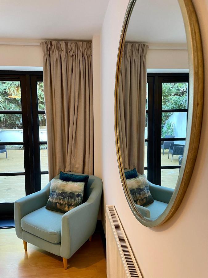 Modern Apt Near Gardens With Large Decking Area - Vivre Retreats Bournemouth Ngoại thất bức ảnh