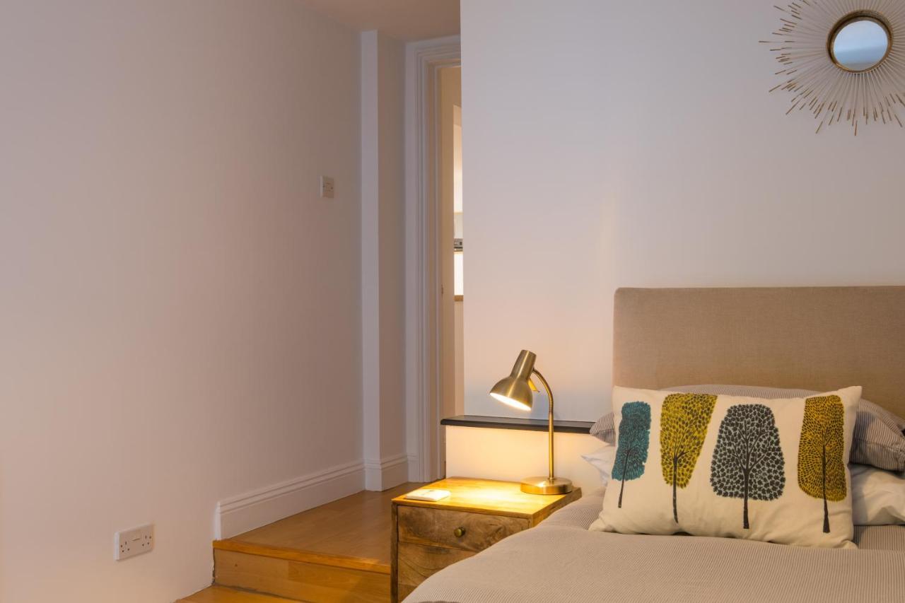 Modern Apt Near Gardens With Large Decking Area - Vivre Retreats Bournemouth Ngoại thất bức ảnh