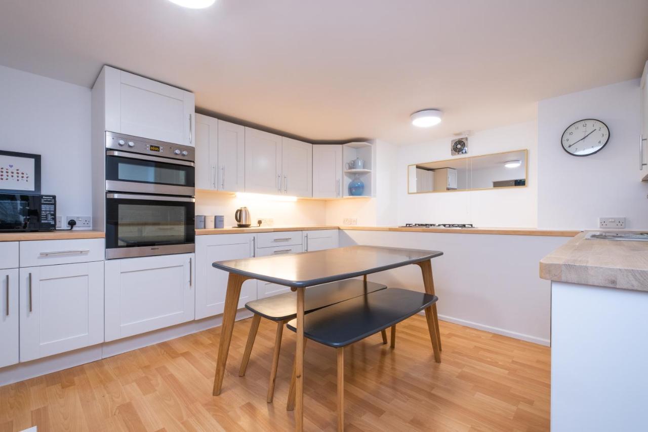 Modern Apt Near Gardens With Large Decking Area - Vivre Retreats Bournemouth Ngoại thất bức ảnh