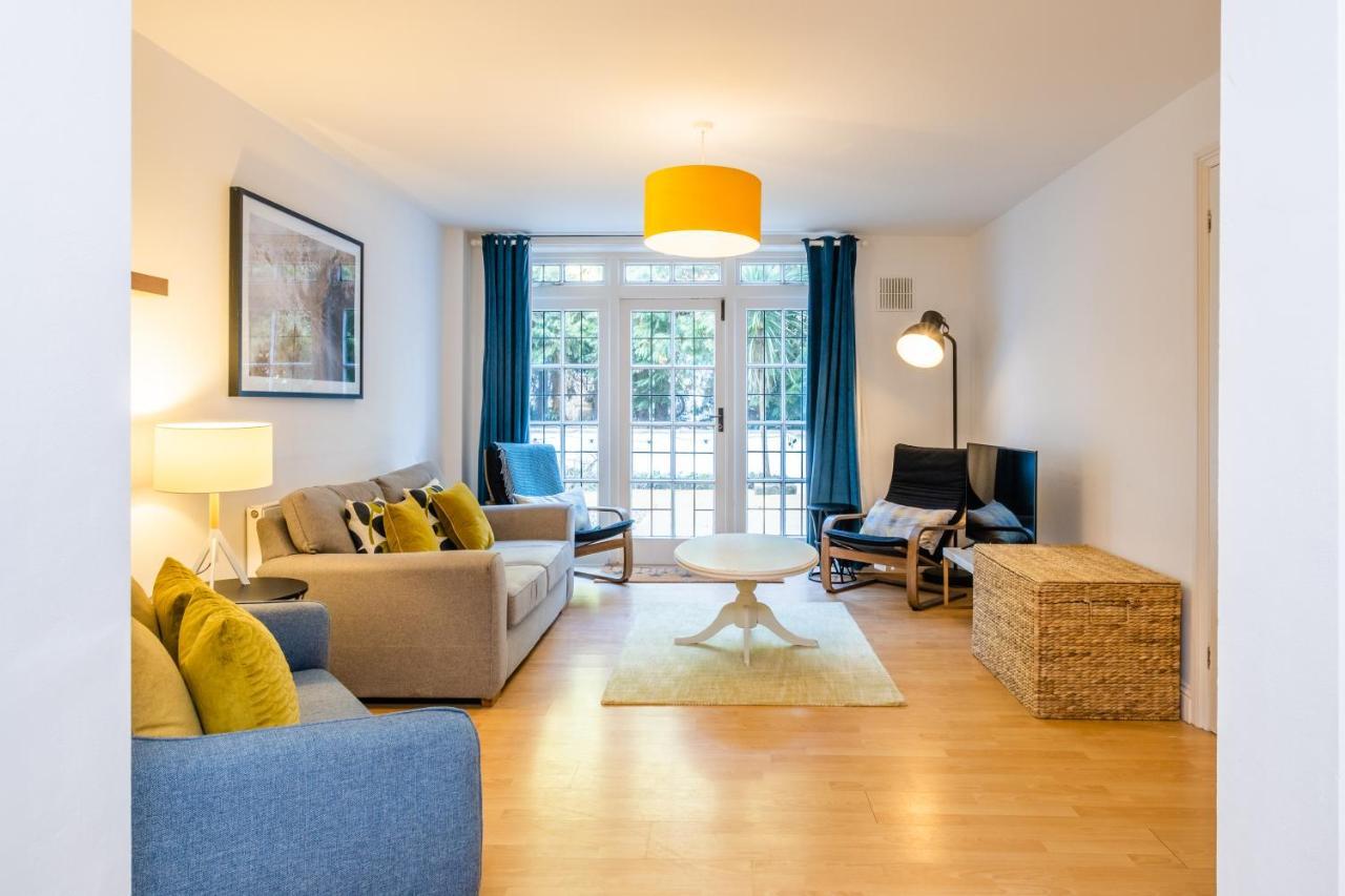 Modern Apt Near Gardens With Large Decking Area - Vivre Retreats Bournemouth Ngoại thất bức ảnh