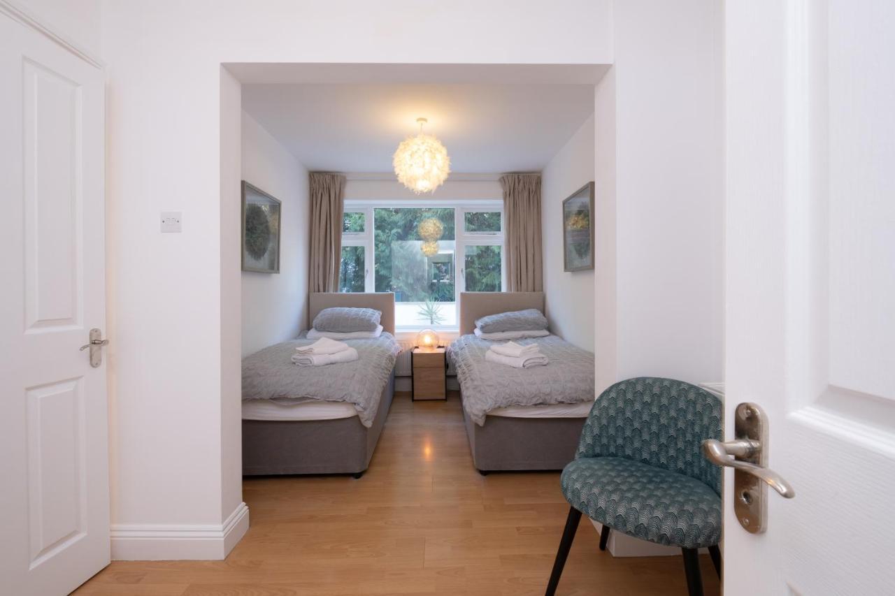 Modern Apt Near Gardens With Large Decking Area - Vivre Retreats Bournemouth Ngoại thất bức ảnh