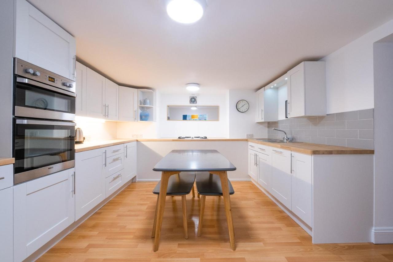 Modern Apt Near Gardens With Large Decking Area - Vivre Retreats Bournemouth Ngoại thất bức ảnh