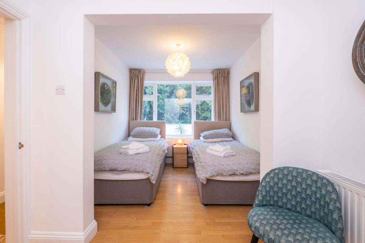 Modern Apt Near Gardens With Large Decking Area - Vivre Retreats Bournemouth Ngoại thất bức ảnh
